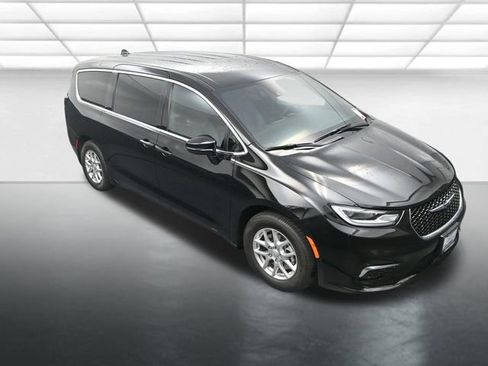 New 2026 Chrysler Pacifica Select image 10