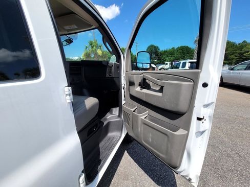 Used 2023 Chevrolet Express 3500 LS image 40