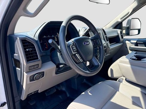 Used 2022 Ford F550 4x4 Crew Cab Super Duty w/ Power Equipment Group image 9