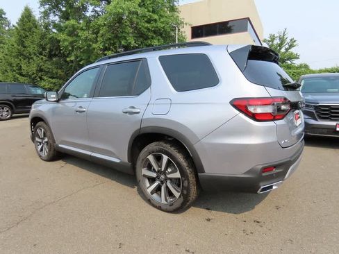 New 2025 Honda Pilot Touring image 4