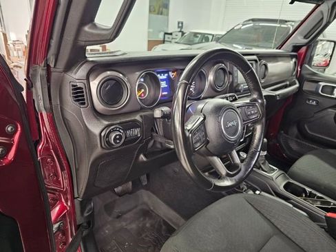 Used 2021 Jeep Gladiator Sport image 7