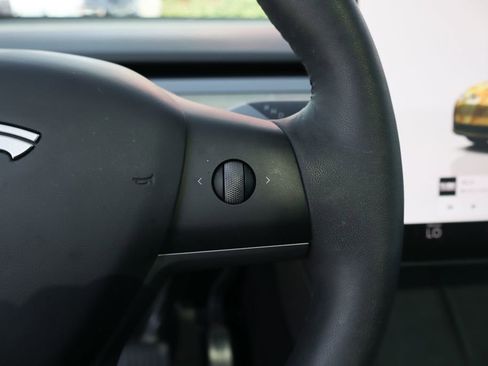 Used 2023 Tesla Model Y Long Range image 22