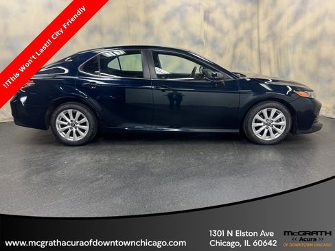 Used 2018 Toyota Camry LE image 9