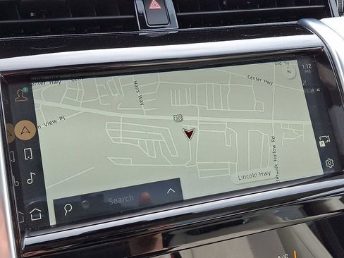 Used 2023 Land Rover Discovery Sport SE image 17