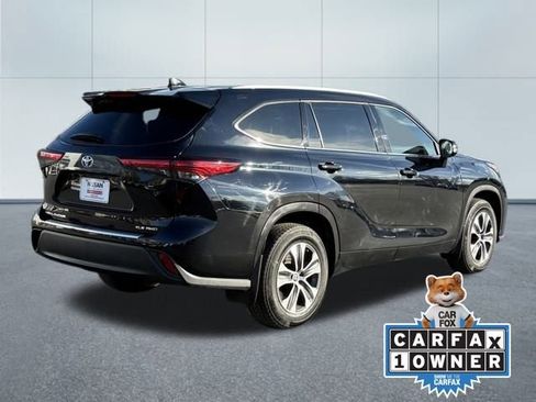 Used 2022 Toyota Highlander XLE image 4