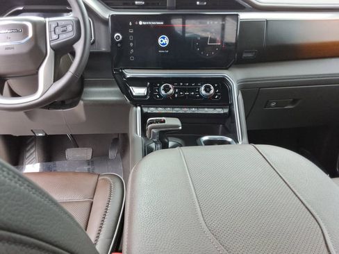 Used 2025 GMC Sierra 1500 Denali image 11