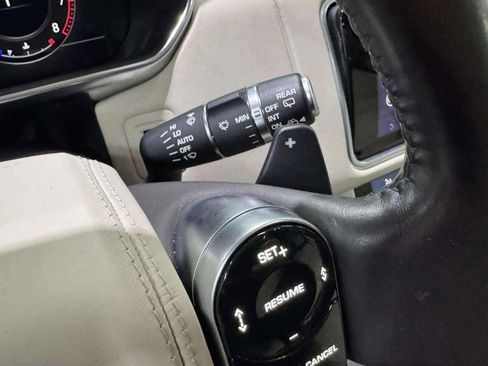 Used 2019 Land Rover Range Rover HSE image 32