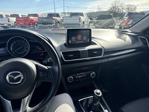 Used 2015 MAZDA MAZDA3 i Touring w/ Technology Package image 22