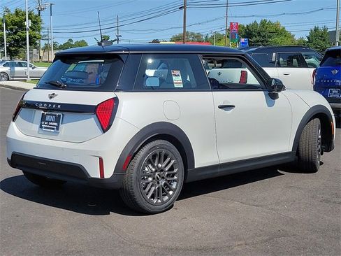 Used 2025 MINI Cooper 2-Door Hardtop image 7