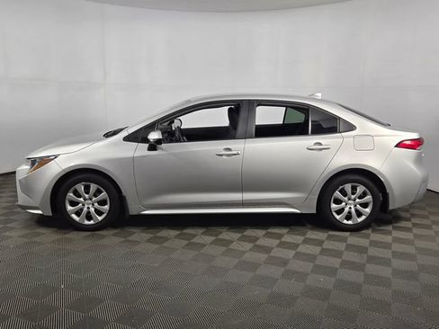 Used 2025 Toyota Corolla LE FWD image 4