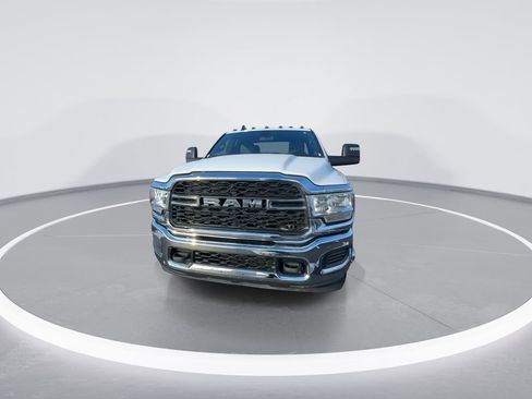 Used 2024 RAM 3500 Tradesman w/ Chrome Appearance Group AWD/4WD image 3