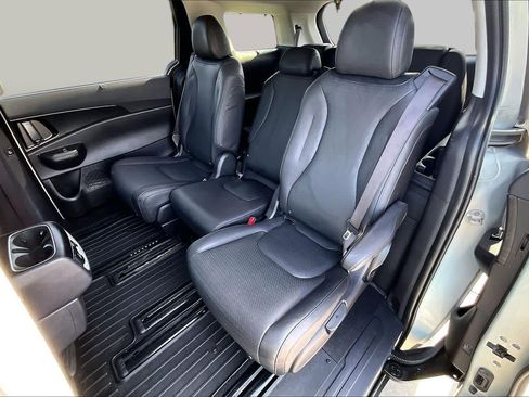 Certified 2025 Kia Carnival SX Prestige FWD image 20