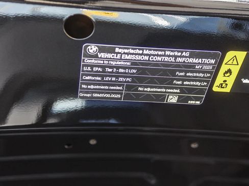 Used 2025 BMW i4 eDrive40 w/ Driving Assistance Package RWD image 26