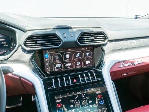 Used 2020 Lamborghini Urus AWD/4WD image 62