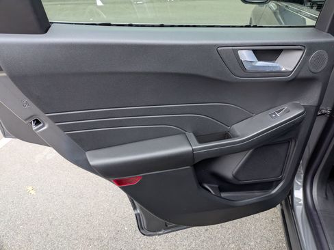 New 2026 Ford Escape SE w/ PHEV Premium Package FWD image 30