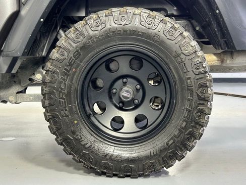 Used 2023 Jeep Gladiator Sport AWD/4WD image 30