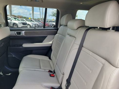 Used 2025 Hyundai Santa Fe Limited w/ Tow & Go Package image 15