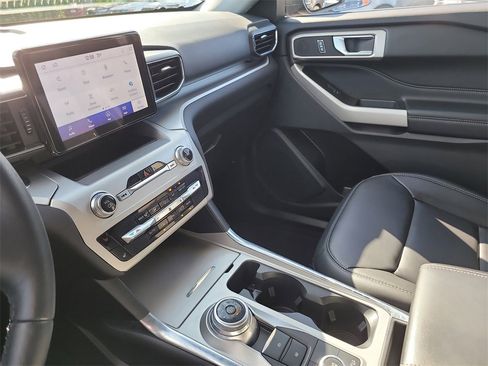 Certified 2022 Ford Explorer XLT w/ Equipment Group 202A image 21