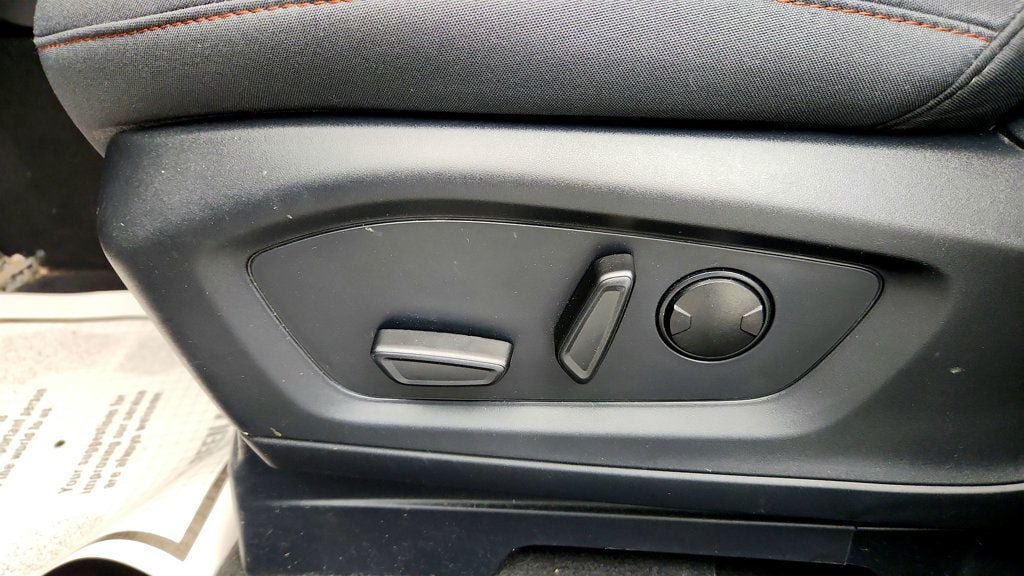 Used 2025 Ford Explorer Active AWD/4WD image 11