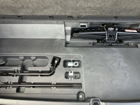 Used 2023 Toyota Highlander XLE image 29