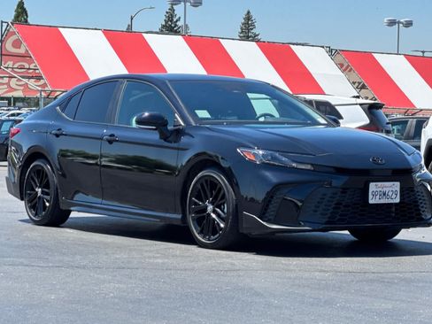 Used 2025 Toyota Camry SE FWD image 5