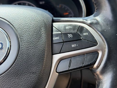 Used 2019 Jeep Grand Cherokee Altitude AWD/4WD image 25