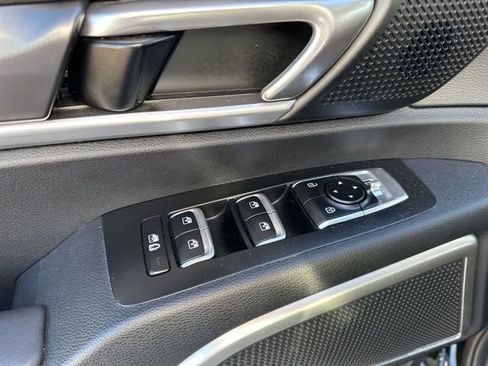 Used 2023 Kia Telluride S image 4