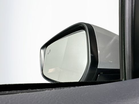 Used 2023 Nissan Versa SV image 16