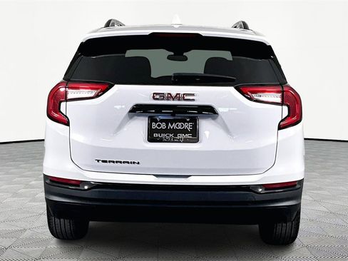 Used 2024 GMC Terrain SLE w/ Driver Convenience Package image 5