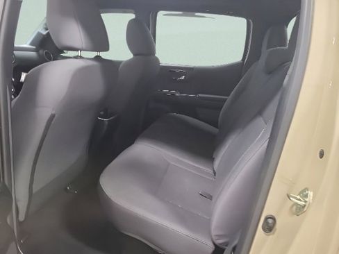 Used 2017 Toyota Tacoma TRD Off-Road w/ Premium & Technology Package AWD/4WD image 20