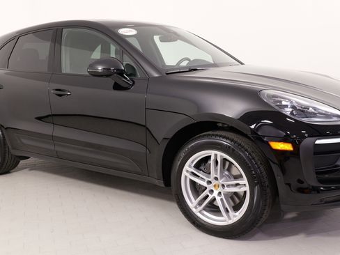 Used 2025 Porsche Macan image 8