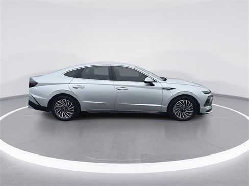 Certified 2025 Hyundai Sonata SEL image 9