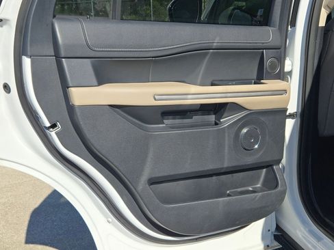 Used 2024 Ford Expedition Limited image 14