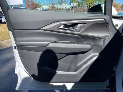 New 2026 Chevrolet Equinox EV LT image 15