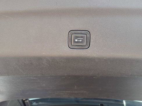 Used 2021 GMC Yukon XL SLT image 13