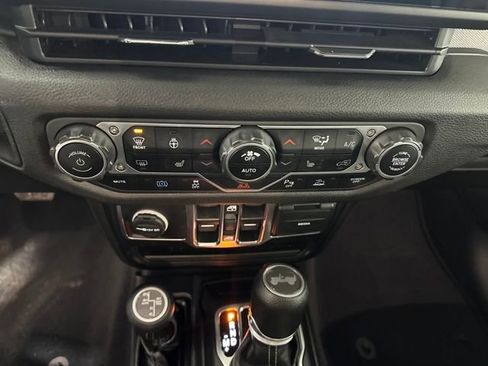 Used 2024 Jeep Wrangler Unlimited w/ Convenience Group image 23