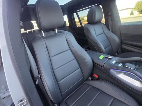 Used 2024 Mercedes-Benz GLS 450 4MATIC image 37