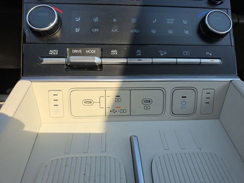 Used 2025 Hyundai Santa Fe Calligraphy AWD/4WD image 18