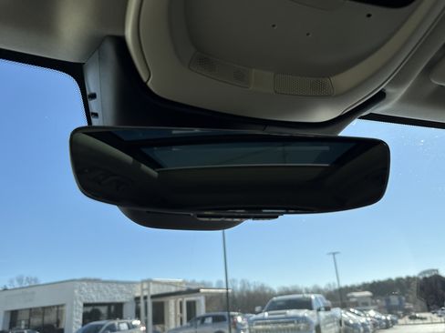 Used 2025 Volvo XC60 B5 Plus image 27