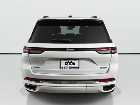 Used 2022 Jeep Grand Cherokee Overland w/ Luxury Tech Group IV AWD/4WD image 4