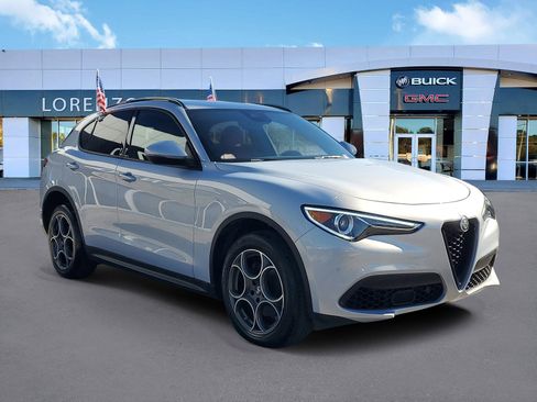 Used 2022 Alfa Romeo Stelvio Sprint image 3