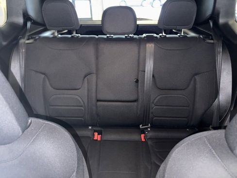 Used 2018 Jeep Renegade Latitude w/ Popular Equipment Group image 27