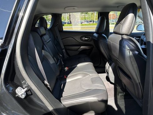 Used 2019 Jeep Cherokee Limited w/ Technology Group AWD/4WD image 24