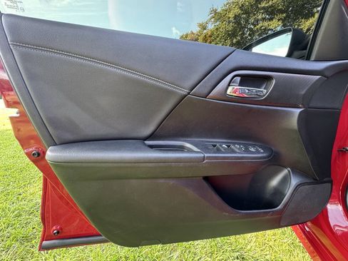 Used 2017 Honda Accord Sport image 10