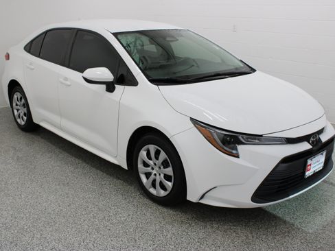 Used 2023 Toyota Corolla LE FWD image 4