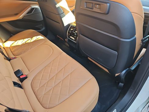 Used 2023 BMW X6 xDrive40i w/ M Sport Package image 11