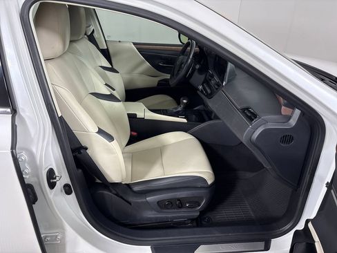 Used 2023 Lexus ES 350 w/ Premium Package FWD image 4