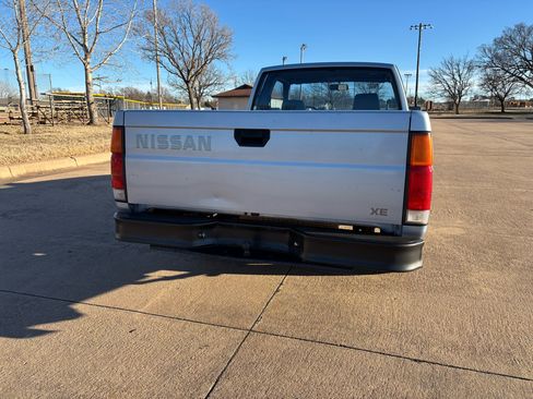 Used 1987 Nissan Pickup 2WD King Cab image 21