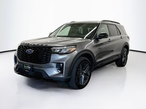 Used 2025 Ford Explorer ST-Line w/ ST-Line Street Pack AWD/4WD image 3