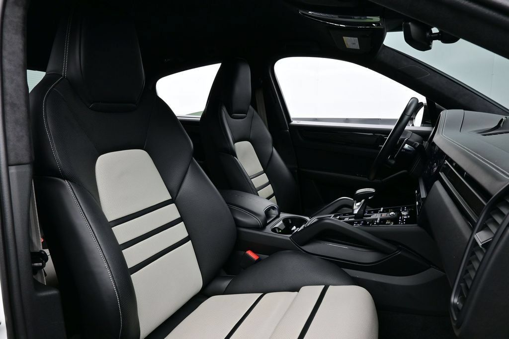 Certified 2023 Porsche Cayenne Turbo GT AWD/4WD image 18